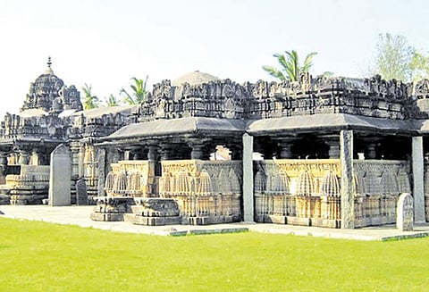 சூரிய ஒளி வீசும் சிவன் கோவில்