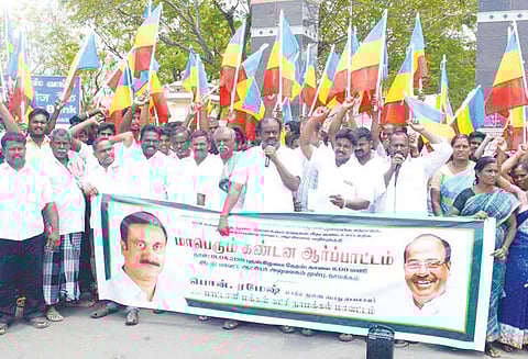 சாதி கலவரத்தை தூண்டும் நபர்களை குண்டர் சட்டத்தில் கைது செய்ய வலியுறுத்தி ஆர்ப்பாட்டம்