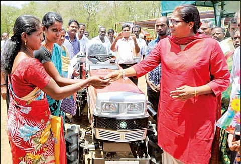 மக்கள் தொடர்பு முகாமில் 242 பேருக்கு நலத்திட்ட உதவிகள்