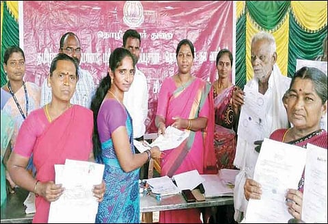 அமைப்புசாரா தொழிலாளர்கள் நலவாரியத்தில் சேர்ந்து பயன்பெற வேண்டும்