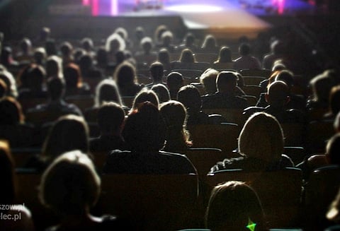 புதிய படங்கள் வெளியானதால் தியேட்டர்கள் களைகட்டின