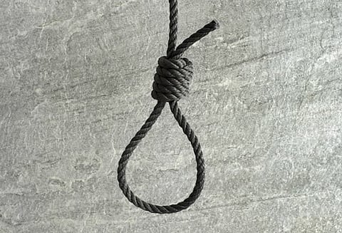 இன்று திருமணம் நடைபெற இருந்தநிலையில் மணமகன் தூக்குப்போட்டு தற்கொலை