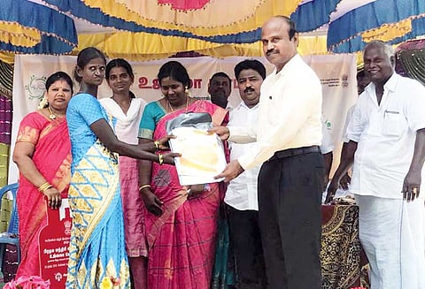 இலவச கியாஸ் இணைப்பு வழங்கும் விழா