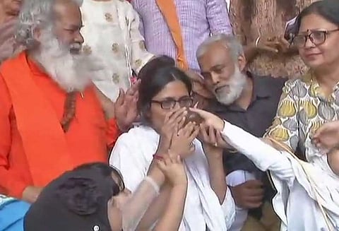 பாலியல் வன்கொடுமைக்கு தூக்கு தண்டனை: உண்ணாவிரத போராட்டத்தை கைவிட்டார் ஸ்வாதி மாலிவால்