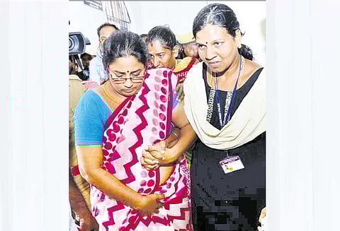 கல்லூரி மாணவிகளை தவறாக வழிநடத்த முயன்ற வழக்கில் நிர்மலா தேவியிடம் 4வது நாளாக விசாரணை தொடங்கியது