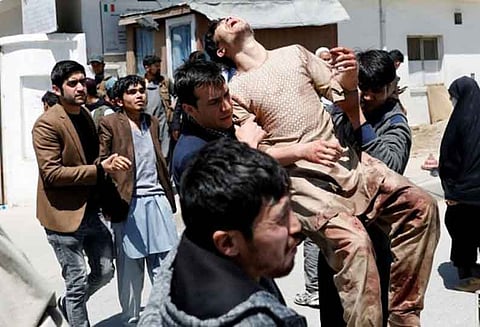 நேரலையின் போது பெண் செய்தியாளர் உடலில் குண்டு பாய்ந்து பலி