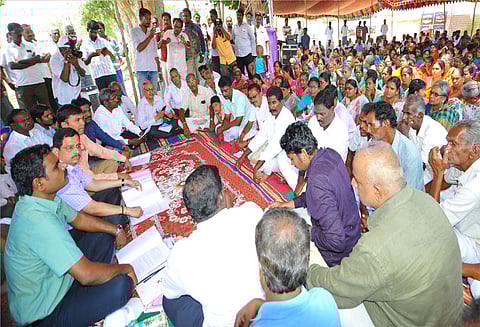 12 ஊராட்சி ஒன்றியங்களில் தடுப்பணைகள் கட்டப்படும் கலெக்டர் பேச்சு