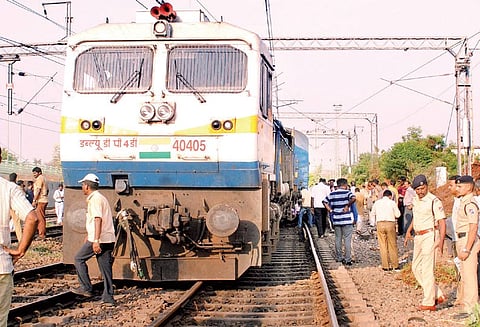 திருச்சி ரெயில் நிலையம் அருகே பல்லவன் எக்ஸ்பிரஸ் ரெயில் தடம் புரண்டது