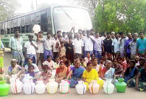 சின்னப்பனையூரில் குடிநீர் வழங்கக்கோரி காலி குடங்களுடன் பொதுமக்கள் சாலை மறியல்