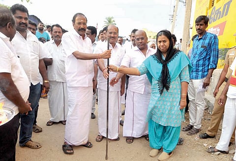 பள்ளிபாளையம் பகுதியில் ரூ.5.72 கோடியில் வளர்ச்சிப்பணிகள் அமைச்சர் தங்கமணி தொடங்கி வைத்தார்