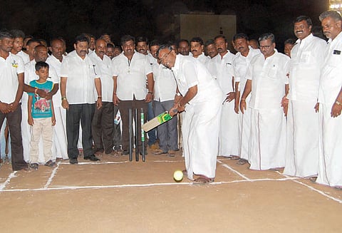 பாலக்கோடு, காரிமங்கலத்தில் அ.தி.மு.க. சார்பில் கிரிக்கெட் போட்டிகள்