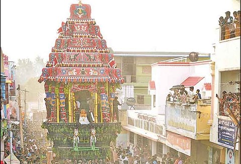 சிவகாமி அம்மன்-பூலாநந்தீஸ்வரர் கோவிலில் சித்திரை திருவிழா தேரோட்டம்: ஏராளமான பக்தர்கள் சாமி தரிசனம்