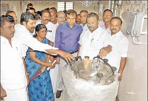 திண்டுக்கல் அரசு மருத்துவமனைக்கு ரூ.1½ கோடி மதிப்பில் புதிய கட்டிடங்கள்: அமைச்சர் திண்டுக்கல் சீனிவாசன் திறந்துவைத்தார்