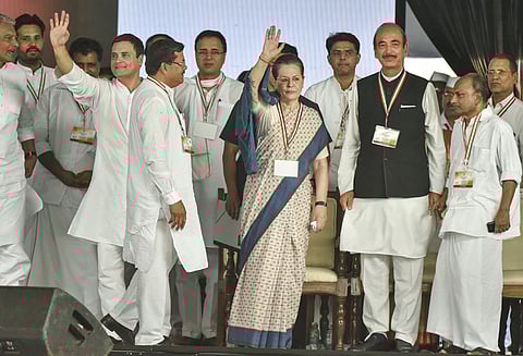 ‘மோடியின் ஆட்சியில் ஊழலின் வேர்கள் வலுவாக ஊன்றியுள்ளன’ சோனியா காந்தி விமர்சனம்