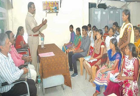 இளைஞர்கள் ஆளுமை திறனை வளர்த்து கொள்ள வேண்டும்: போலீஸ் துணை சூப்பிரண்டு ரவிசங்கர் பேச்சு