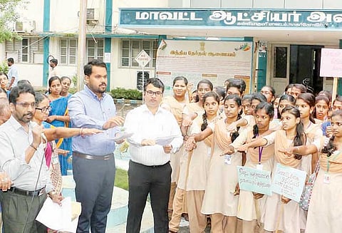 நாகர்கோவிலில் சுகாதாரம் பற்றிய விழிப்புணர்வு தூய்மை ரதம் கலெக்டர் தொடங்கி வைத்தார்