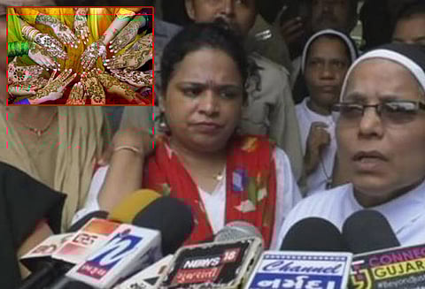 கைகளில் மெஹந்தி வரைந்த 25 மாணவிகளுக்கு கடும் தண்டனை; மன்னிப்பு கோரிய பள்ளி நிர்வாகம்