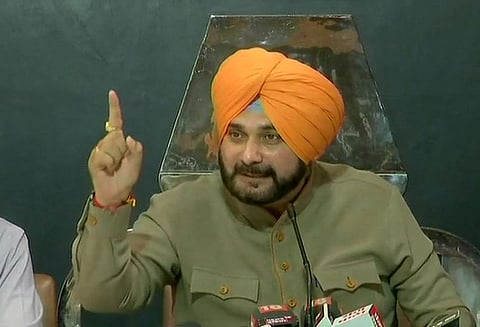 பதவியேற்பு விழாவில் பங்கேற்க வருமாறு இம்ரான் கான் விடுத்த அழைப்பை ஏற்றார் சித்து