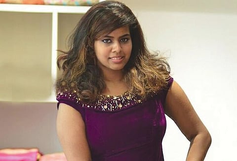 பிரியா வாரியர் கண்சிமிட்டலில் பிரபலமான படம் ‘ஒரு அடார் லவ்’ நடிகைக்கு பாலியல் தொல்லை?