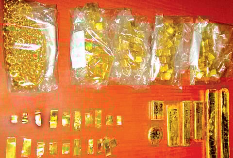 மதுரையில் நடந்த அதிரடி சோதனை இலங்கையில் இருந்து கடத்தி வரப்பட்ட ரூ.3¼ கோடி தங்கம் சிக்கியது 3 பேர் கைது-பரபரப்பு தகவல்