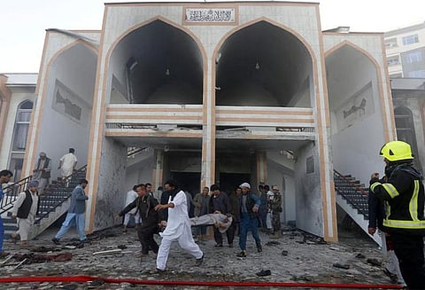 ஆப்கானிஸ்தான் மசூதியில் இரட்டை தற்கொலை வெடிகுண்டு தாக்குதல் 20 பேர் உயிரிழப்பு