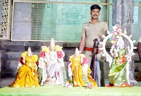 போலீஸ் பாதுகாப்புடன் பெருமாள் கோவில் சிலைகள் திருப்பைஞ்சீலி நீலிவனேஸ்வரர் கோவிலுக்கு கொண்டு வரப்பட்டன