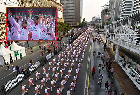 இந்தோனேசிய தெருக்களில் போகோ போகோ நடனம் ஆடிய அதிபர் ஜோகோ