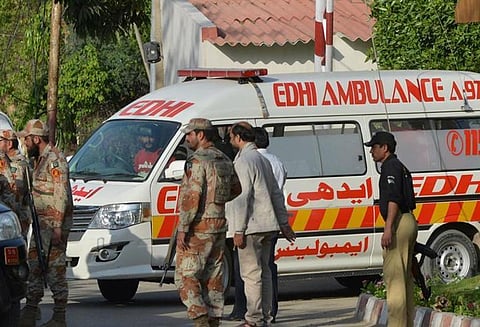 பாகிஸ்தானில் லாரி மீது பேருந்து மோதி விபத்து; 20 பேர் பலி