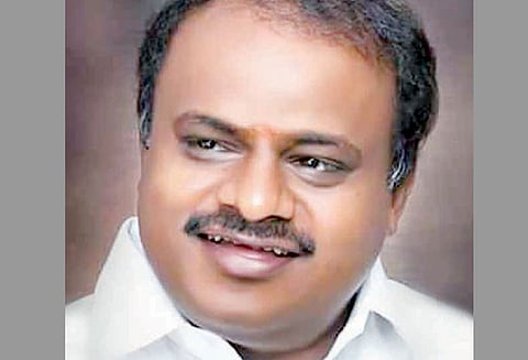 ராணிசென்னம்மா எக்ஸ்பிரஸ் ரெயில் தாமதமாக வந்ததால் காவலர் தேர்வு எழுத முடியாதவர்களுக்கு மீண்டும் வாய்ப்பு போலீஸ் டி.ஜி.பி.க்கு குமாரசாமி உத்தரவு