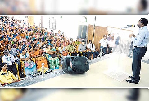 மாணவ-மாணவிகளின் தேர்ச்சி சதவீதம் அதிகரிக்க ஆலோசனை கூட்டம்