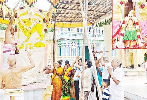 நாகை சவுந்தரராஜபெருமாள் கோவிலில் ஆடிப்பூர திருவிழா கொடியேற்றத்துடன் தொடங்கியது