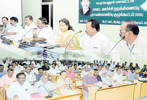 பெரம்பலூர் மாவட்டத்தில் ரூ.13 கோடியே 10 லட்சம் மதிப்பீட்டில் சாலைகள் அமைக்கப்பட்டு வருகிறது