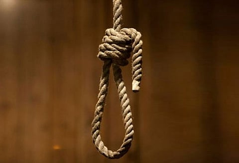 கடன்தொல்லையால் விபரீத முடிவு 2 குழந்தைகளை கொன்று தாயுடன் விவசாயி தற்கொலை