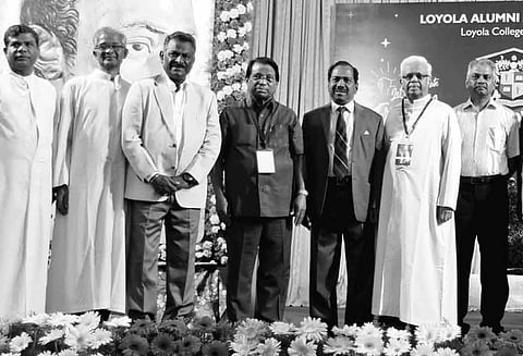 லயோலா கல்லூரியின் முன்னாள் மாணவர்கள் சங்கம் சார்பில் கற்பூரசுந்தர பாண்டியன், ஏ.கே.விஸ்வநாதன் உள்பட 6 பேருக்கு விருது