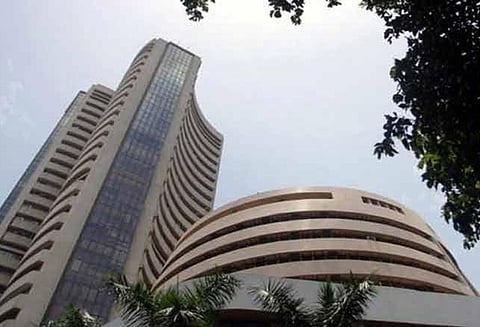 மும்பை பங்கு சந்தை; சென்செக்ஸ் குறியீடு புதிய உச்சத்தினை தொட்டது