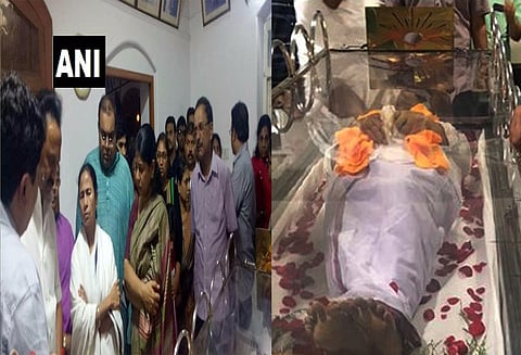 கோபாலபுரம் வீட்டில் கருணாநிதியின் உடல்: குடும்பத்தினர், உறவினர்கள் அஞ்சலி