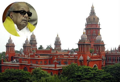 மெரினாவில் திமுக தலைவர் கருணாநிதியின் உடலை அடக்கம் செய்ய அனுமதி கோரி திமுக மனு - விசாரணை தொடக்கம்