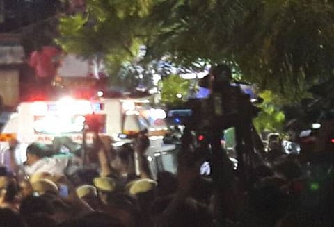 திமுக தலைவர் கருணாநிதியின் உடல் கோபாலபுரம் இல்லத்தில் இருந்து சிஐடி காலனி இல்லத்திற்கு வருகை