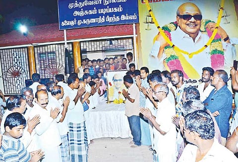 கருணாநிதி மறைவால் சோகத்தில் மூழ்கிய திருக்குவளை