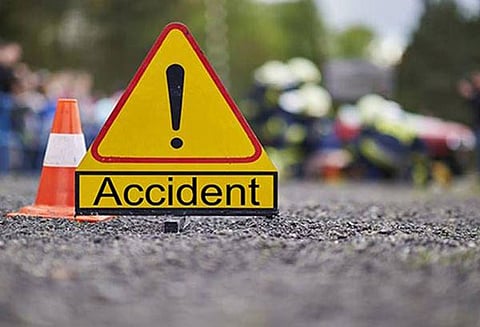 வக்கீல் ஓட்டி வந்த கார் தறிகெட்டு ஓடிய விபத்தில் 2 பேர் சிகிச்சை பலனின்றி சாவு