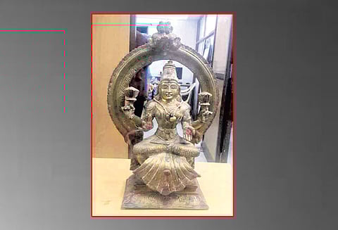 அம்மன் சிலை கடத்தல் வழக்கில் 4 பேர் கைது ரூ.50 லட்சத்துக்கு விலை பேசியதாக பரபரப்பு தகவல்