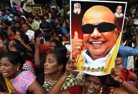 மத்திய அமைச்சரவை கூட்டத்தில் திமுக தலைவர் கருணாநிதிக்கு இரங்கல்