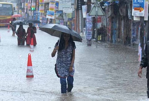 கேரளாவில் கனமழை பெய்து வருவதால் மீட்புப் பணிக்காக தேசிய பேரிடர் மீட்புப் படை விரைவு
