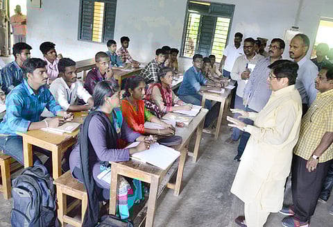 கவர்னர் கிரண்பெடி ஆய்வு வேலைவாய்ப்புகளை ஏற்படுத்தி தர உத்தரவு