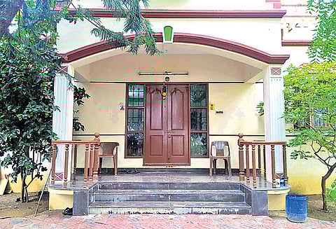 மாமல்லபுரம் அருகே பண்ணை வீட்டில் மூதாட்டியிடம் 10 பவுன் தங்க சங்கிலி பறிப்பு