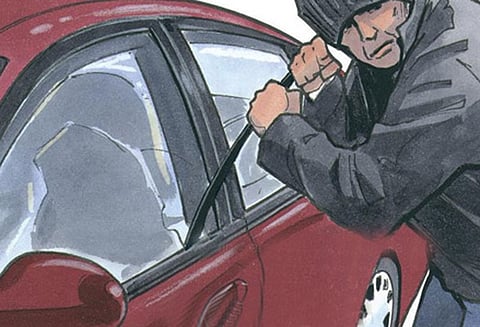 ஸ்ரீபெரும்புதூரில் தொழில் அதிபரை கடத்திச்சென்ற கார் விபத்தில் சிக்கியதால் மீட்கப்பட்டார்