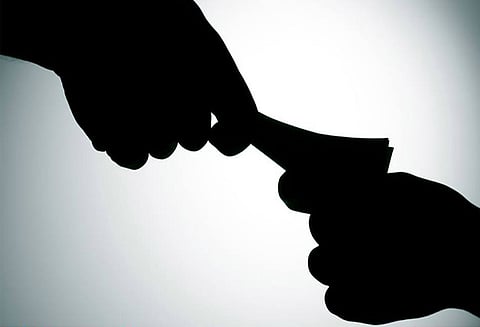 மின்இணைப்புக்கு லஞ்சம் வாங்கிய உதவி செயற்பொறியாளருக்கு 4 ஆண்டு சிறை தண்டனை, கோவை கோர்ட்டு தீர்ப்பு