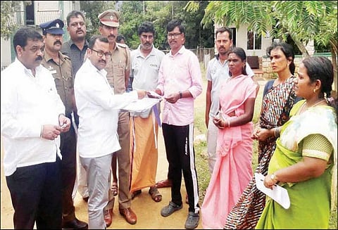 சுப்ரீம் கோர்ட்டு உத்தரவின்படி நீலகிரியில் யானைகள் வழித்தடத்தில் உள்ள 27 தனியார் விடுதிகளை காலி செய்ய நோட்டீசு