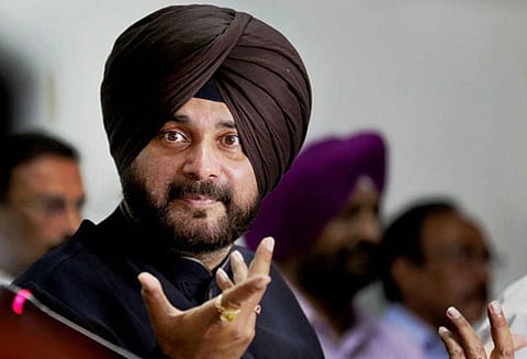 பதவியேற்பு விழாவில் பங்கேற்க வருமாறு சித்துவுக்கு தொலைபேசி மூலமாக அழைப்பு விடுத்தார் இம்ரான் கான்