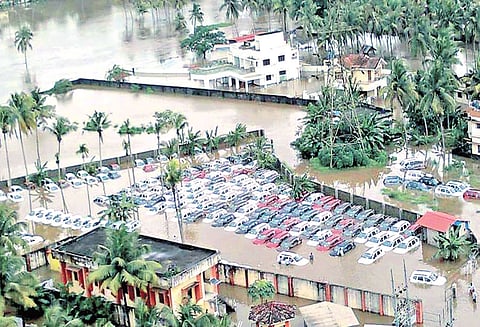 நிவாரண முகாம்களில் 54 ஆயிரம் பேர் : கனமழையால் வெள்ளத்தில் மிதக்கிறது கேரளா